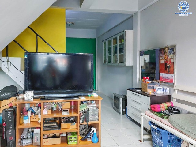 *****ทาวน์เฮ้าส์มือสองย่านนนทบุรี ม.วรพัต สุขาภิบาล5 เนื้อที่เกือบ 18 ตร.ว. ฟังก์ชัน 2 ห้องนอน 2 ห้องน้ำ 1 ที่จอดรถ บ้านเย็นสบาย บรรยากาศเป็นส่วนตัว ทำเลบนถ.สุขาภิบาล 5 ใกล้ทางด่วน "ฉลองรัช" และรถไฟฟ้าสายสีเขียว "สถานีสะพานใหม่" ราคาคุ้มสุด!